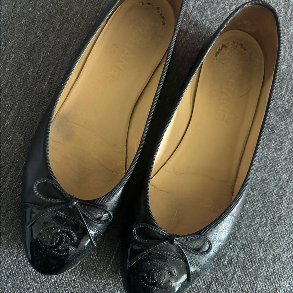 CHANEL ballet flats